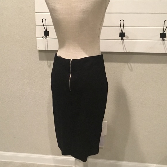 Essential Sioni Pencil Skirt - Picture 4 of 7
